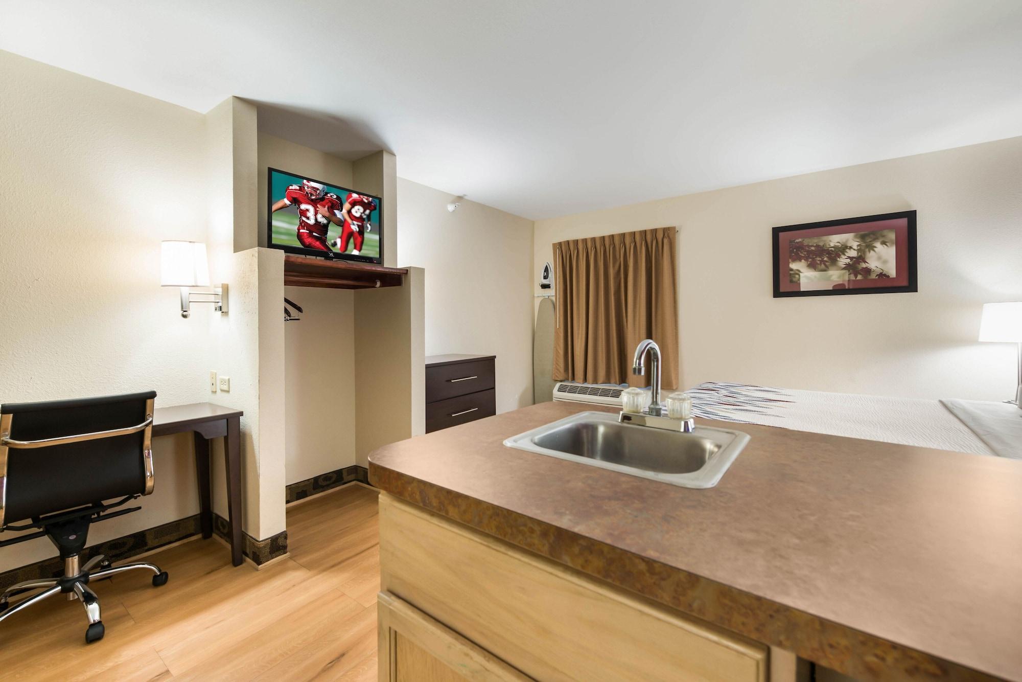 Red Roof Inn & Suites Monee Экстерьер фото