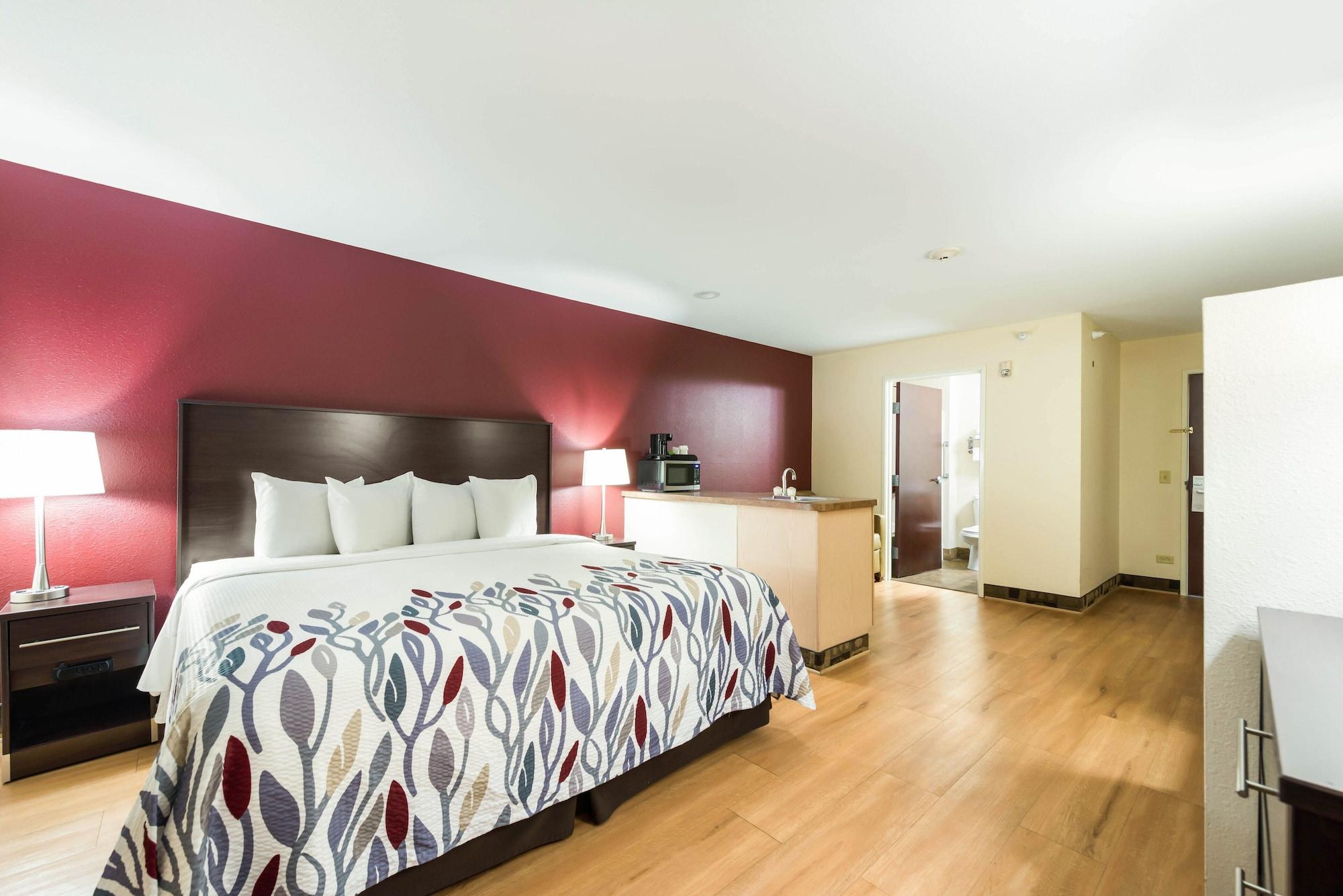 Red Roof Inn & Suites Monee Экстерьер фото