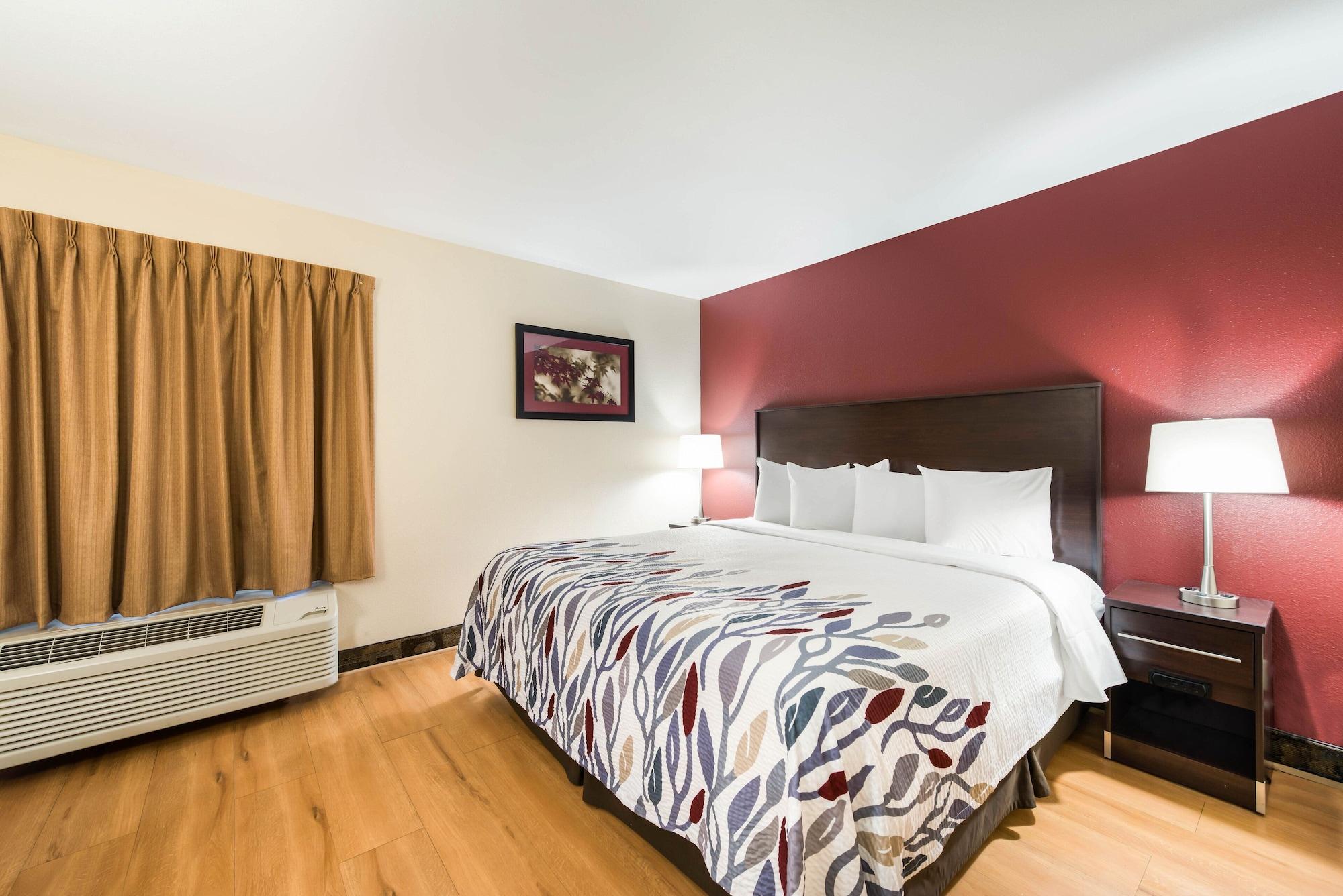 Red Roof Inn & Suites Monee Экстерьер фото