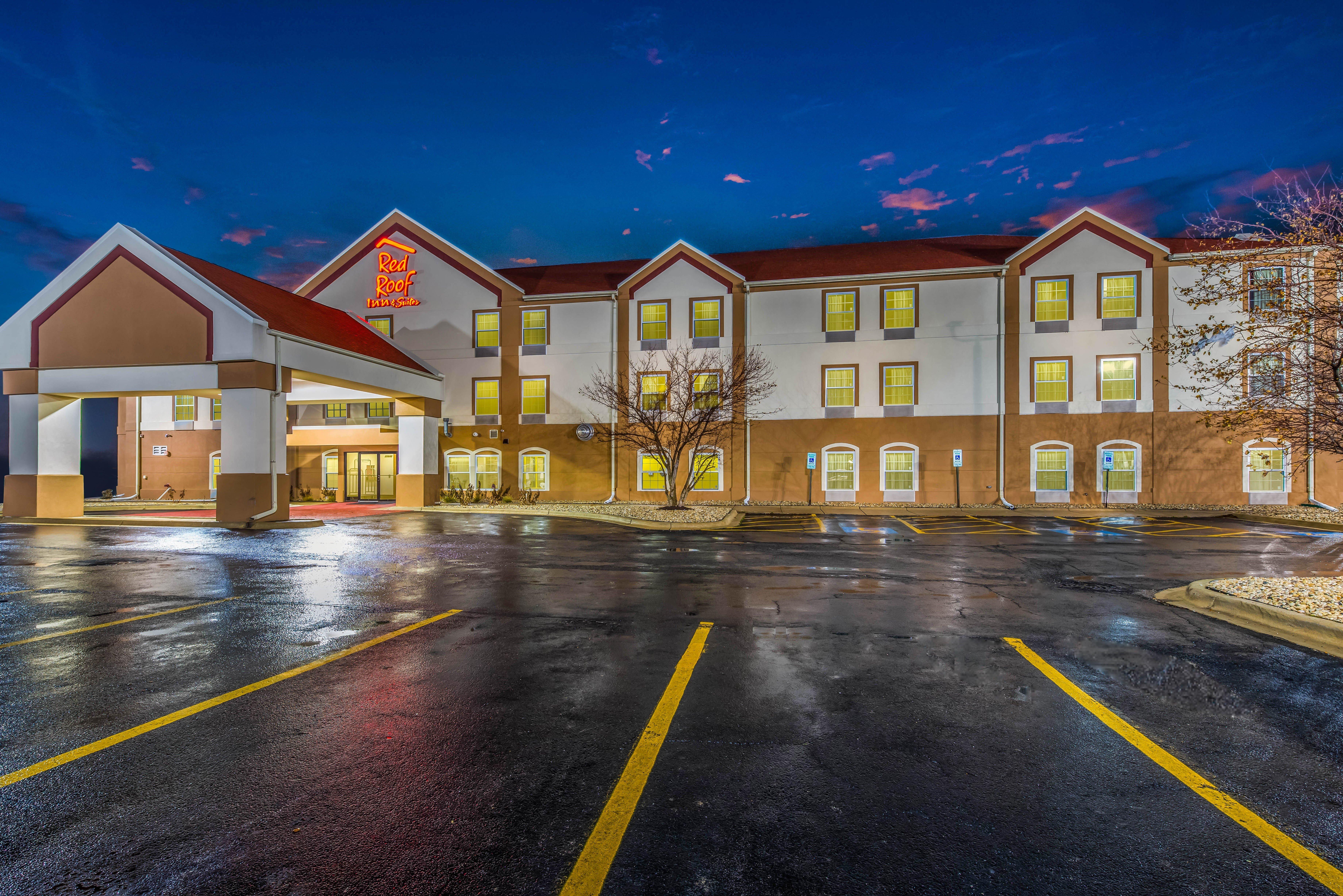 Red Roof Inn & Suites Monee Экстерьер фото