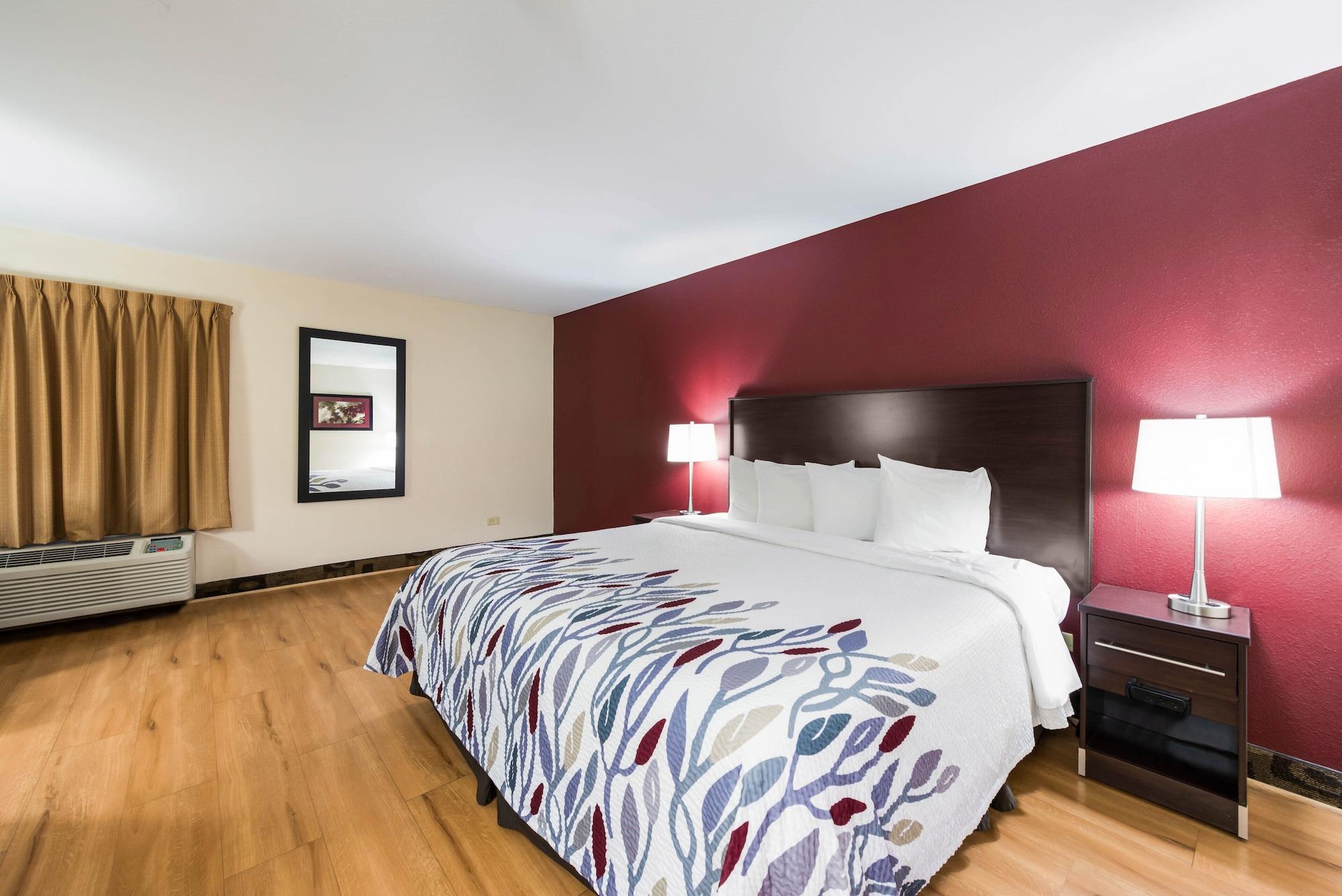 Red Roof Inn & Suites Monee Экстерьер фото