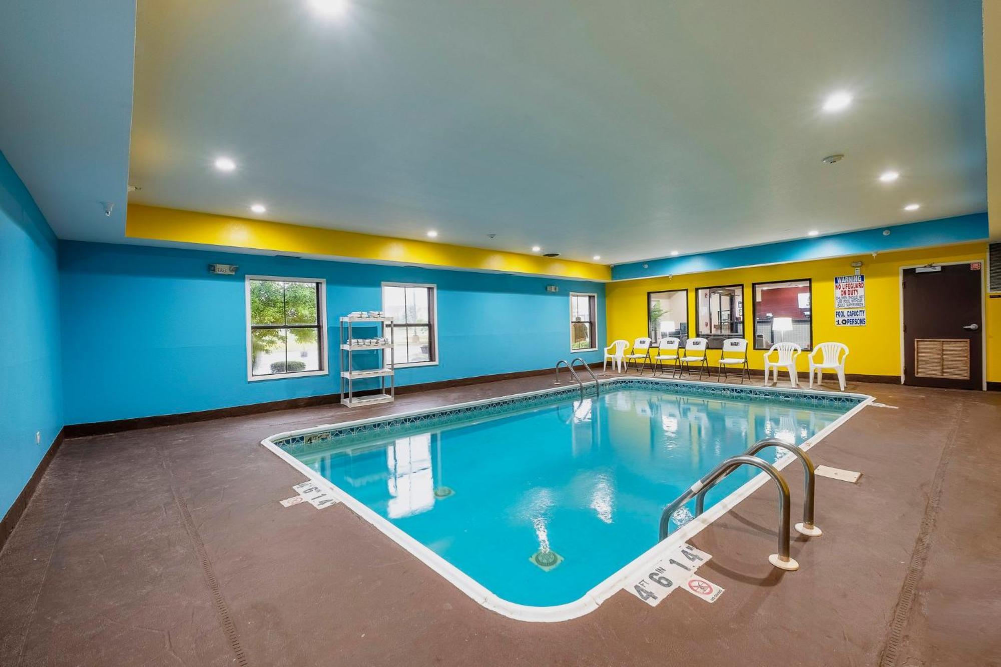 Red Roof Inn & Suites Monee Экстерьер фото