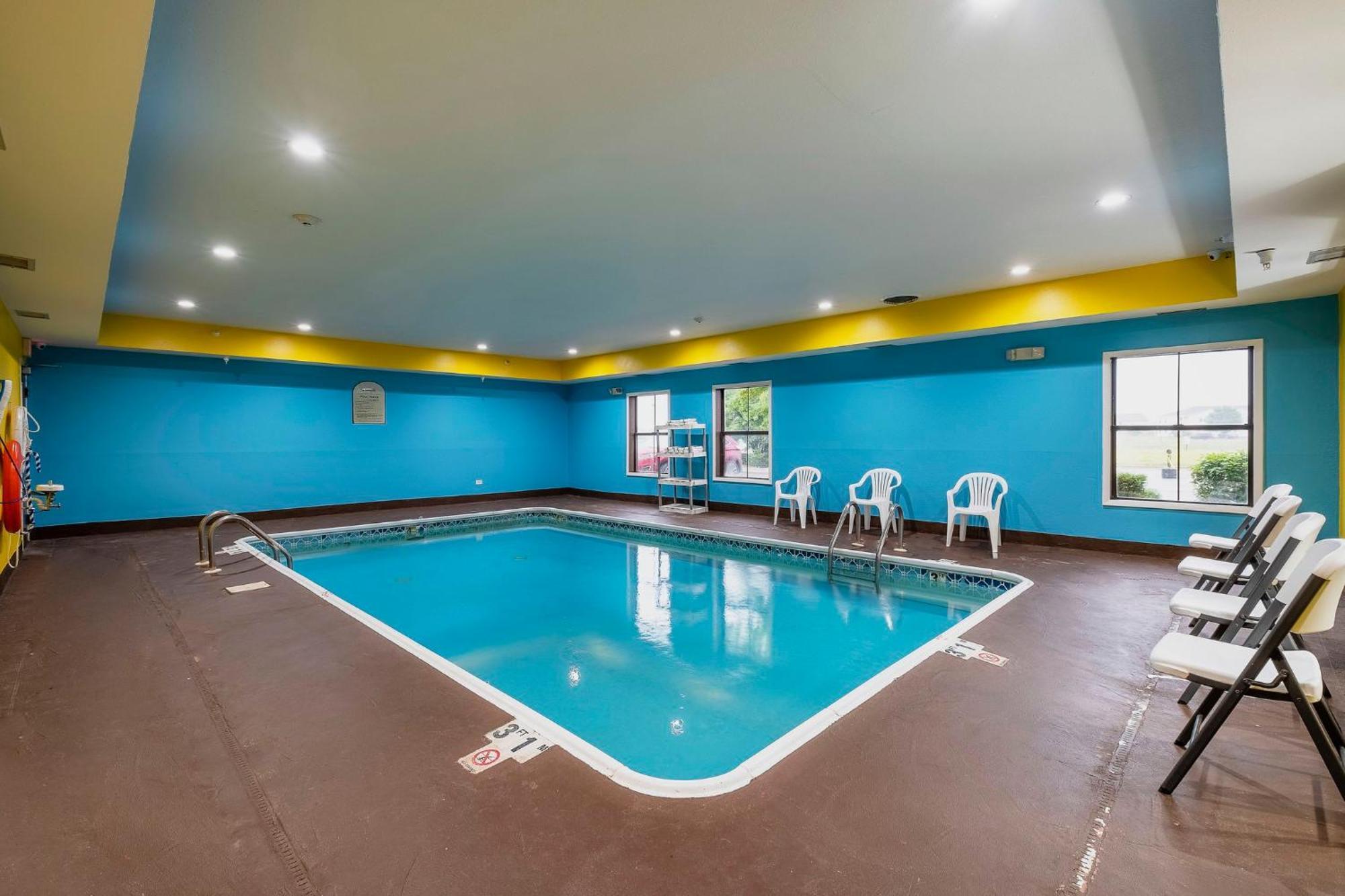 Red Roof Inn & Suites Monee Экстерьер фото