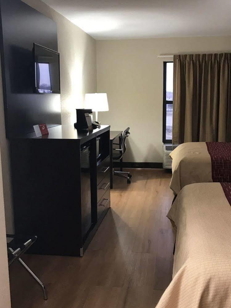 Red Roof Inn & Suites Monee Экстерьер фото